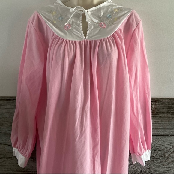 Vintage pink long nightgown size large - Picture 3 of 6